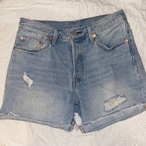 Levi’s 501 mid thigh shorts
